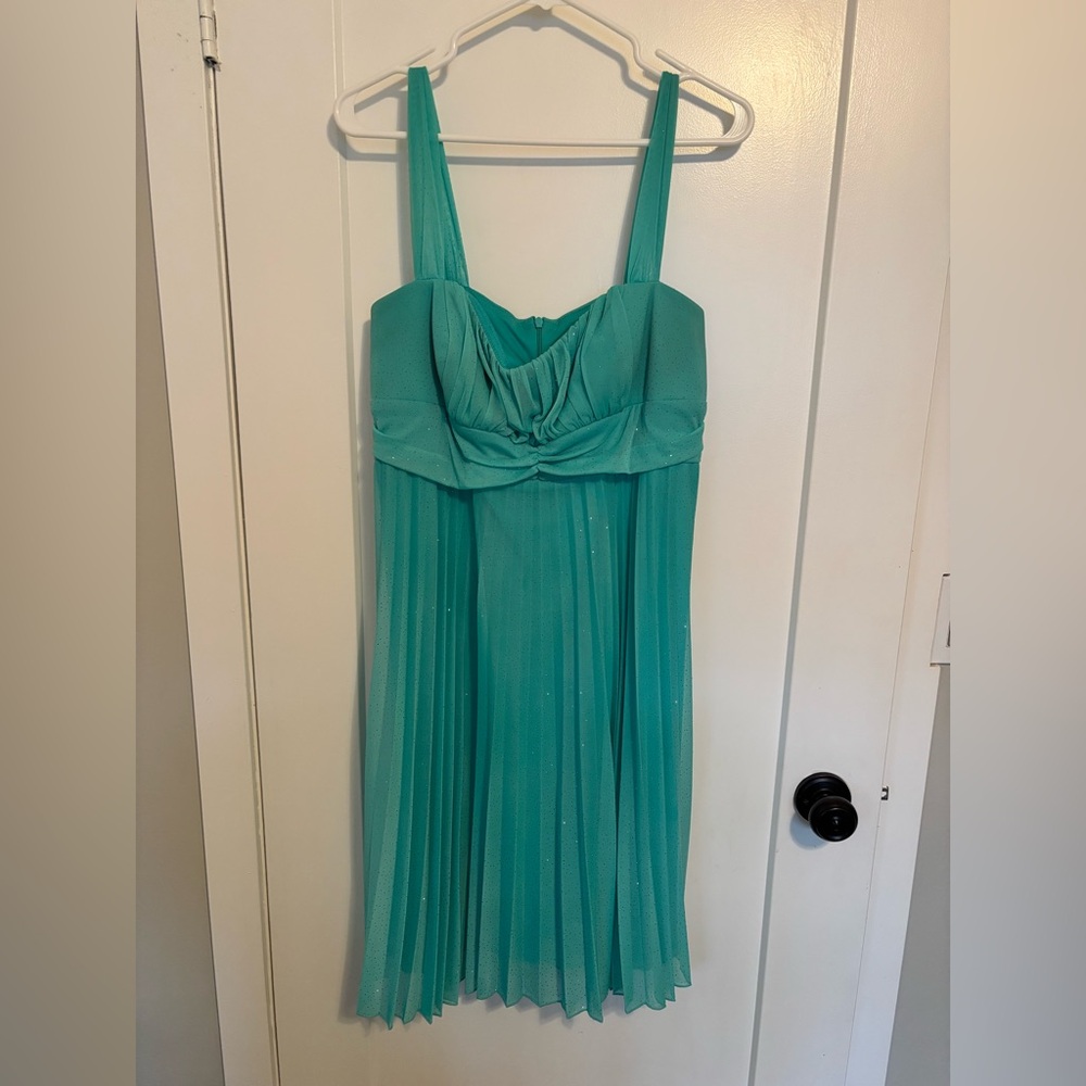 Elegant Teal Pleated Dress - Picture 6 of 7